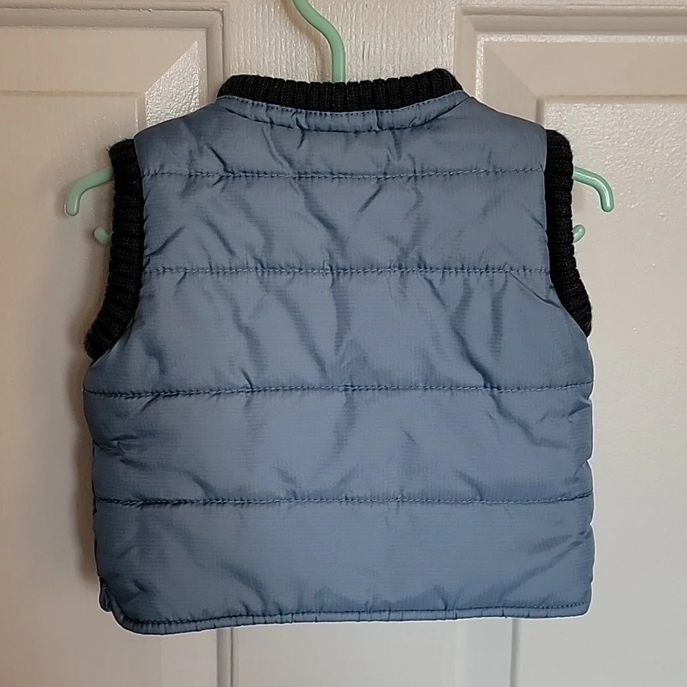 Old Navy, baby boys fall/winter vest. 0-3 months, blue. Like new.